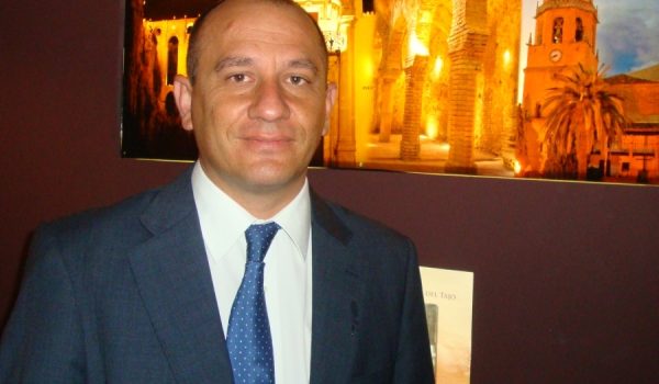 El Delegado de Turismo, Francisco Cañestro, momentos antes de la presentación de la Plataforma.