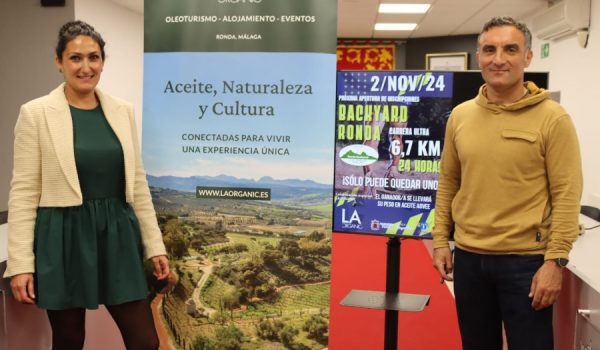 Nelly Samper junto a Bernardo Crespo en la presentación de la prueba