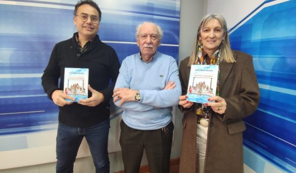 Raúl Dueñas, Pepe Cabeza e Isabel Ana Cabeza en el plató de Charry TV.