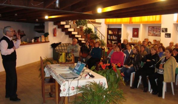 El doctor Vivas, en un momento de la charla.