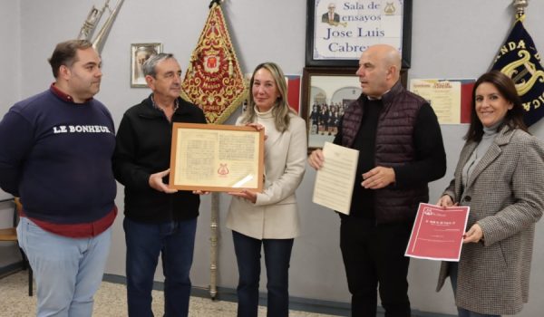 Representantes del Ayuntamiento de Ronda han recibido este las partituras que se van a depositar en el Archivo Municipal.