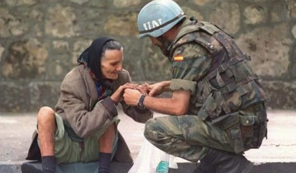 El entonces capitán José Pérez Recena, durante un despliegue en Bosnia en 1993