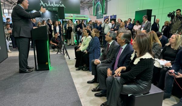 El consejero de Turismo, Arturo Bernal, ofreció una rueda de prensa con datos sobre la incidencia del mercado alemán en Andalucía.