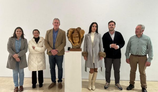 A la inauguración han acudido varios representantes de los Ayuntamientos de Ronda y Parauta.