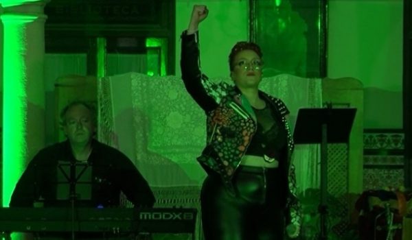 Martha Pérez y Curro Bautista en el escenario del Círculo de Artistas