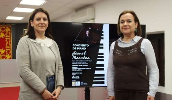 Rebeca Muñoz junto a Margarita Pavía