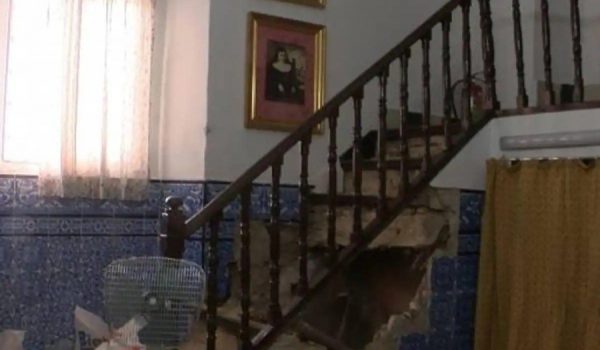 Así quedaron las escaleras tras desplomarse este pasado verano.