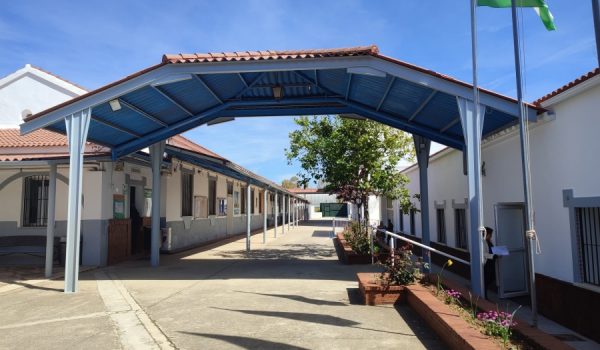 El centro educativo cuenta con un programa de bilingüismo.