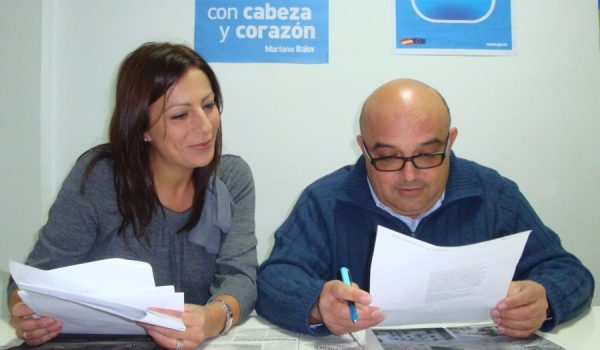 Los ediles del Partido Popular, Mª Paz Fernández y Jesús Vázquez.