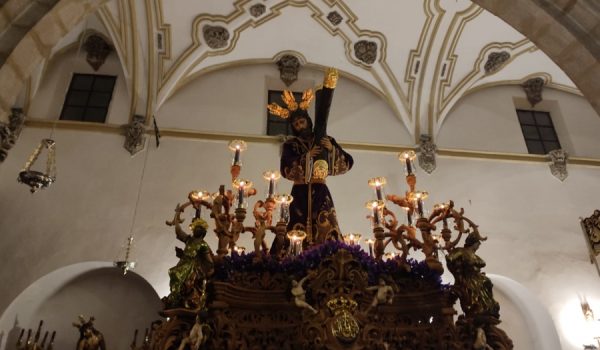 El Señor de Ronda en su paso, en el interior de la Iglesia.