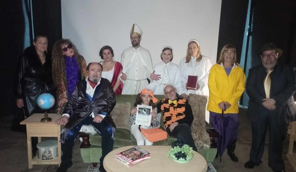 El elenco al completo durante su estreno en Arriate el pasado mes de marzo.