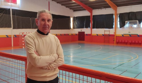 Andrés Molina en las pistas del polideportivo El Fuerte