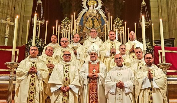 Visita del Señor Nuncio, en el centro de la imagen, en su anterior visita a Ronda, el 30 de junio de 2022, para el Congreso Mariológico con motivo del 75 aniversario de la coronación canónica de la Virgen de la Paz.