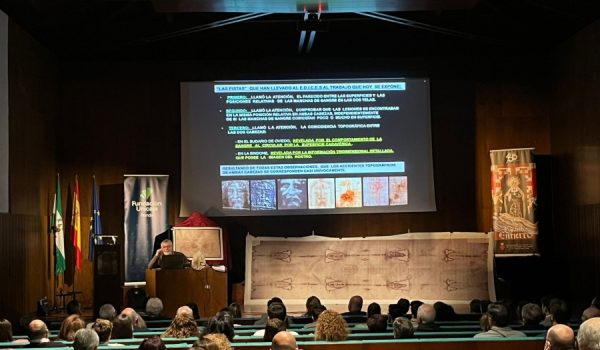 Juan Manuel Miñarro durante su ponencia en el Convento de Santo Domingo