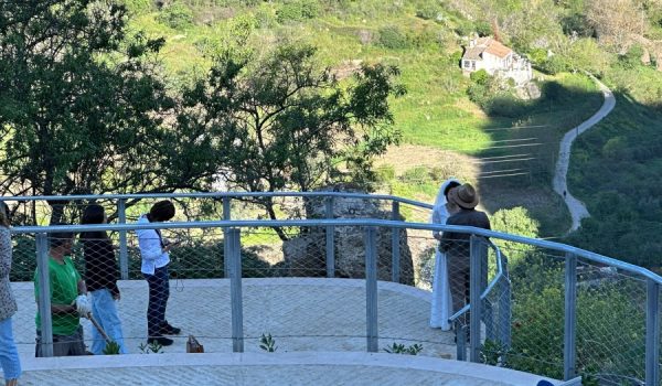 Momento en el que los supuestos novios se están tomando la foto.