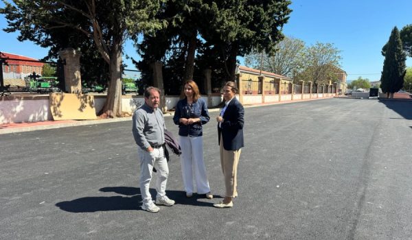 La alcaldesa de Ronda, María de la Paz Fernández, y la edil de Obras, Concha Muñoz, han visitado la zona