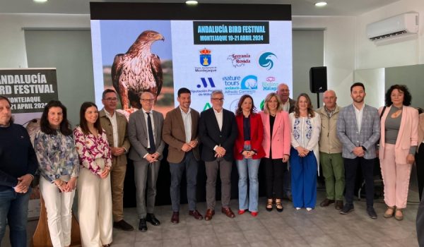 La inauguración ha contado con la presencia de diferentes representantes políticos e instituciones, entre ellos la delegada de la Junta en Málaga.