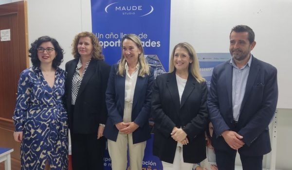 Responsables de Maude Studio junto a la directora de Academia Zeus y la delegada de Educación del Ayuntamiento de Ronda