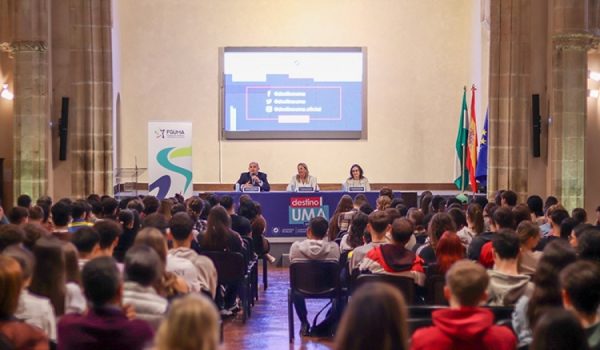 La sesión inaugural ha tenido lugar en la capilla del Convento de Santo Domingo
