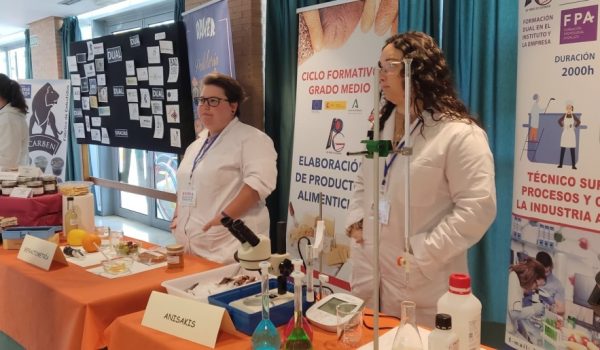 El interior del teatro ha acogido los stands dedicados a las industrias alimentarias