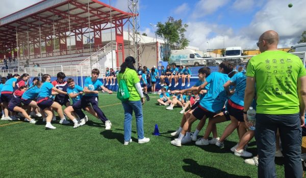 Estudiantes de Secundaria han realizado el juego popular de la cuerda.