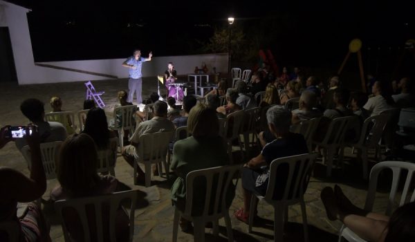 Es una actividad dirigida a todos los públicos que se desarrollará en plazas y rincones singulares de cada municipio.