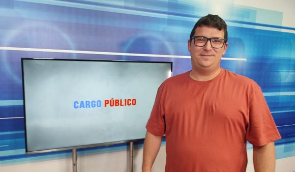El edil Carlos Lozano en el plató de Canal Charry TV.