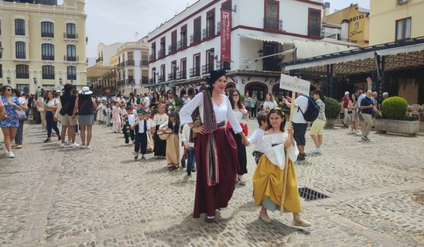 Los alumnos han portado carteles con el nombre de sus centros