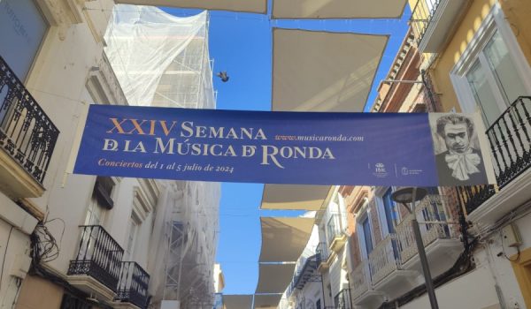 Cartel anunciador del evento en Carrera Espinel.