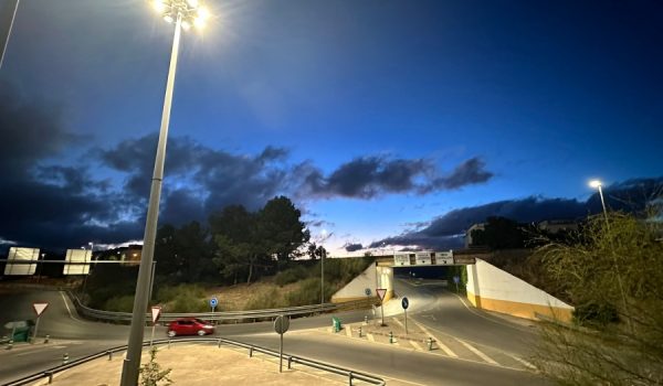 Las luminarias se han instalado tras la concesión de los permisos por parte de la Junta de Andalucía