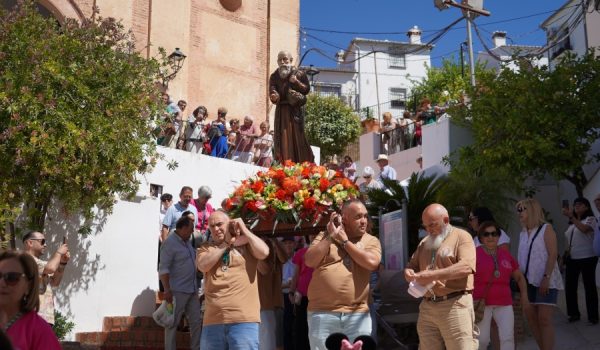 Una vez finalizada la eucaristía se llevó a cabo el esperado desfile procesional