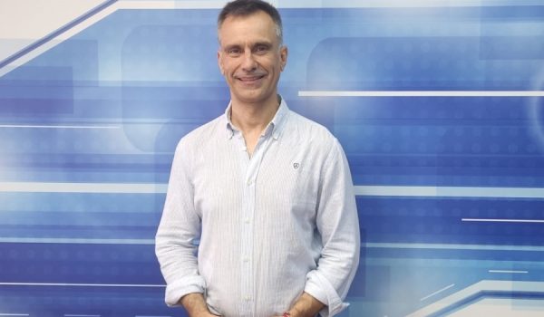 Lluis Sanvicens en los estudios de Charry TV