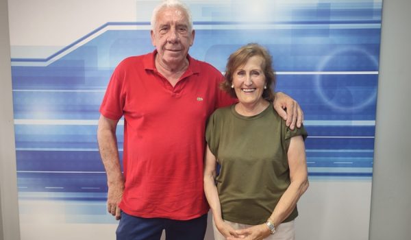 Los actores en el plató de Canal Charry TV.