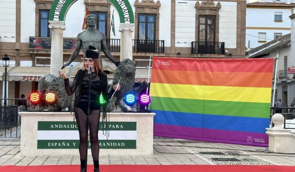 La artista sevillana fue la encarga de leer el manifiesto que reivindicaba la igualdad y libertad de todas las personas con independencia de su sexo, género o condición.