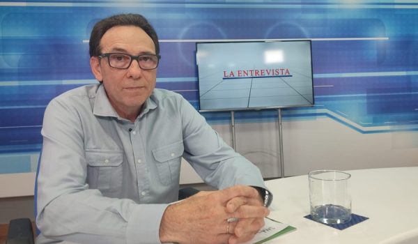 Avilés en el programa La Entrevista de Canal Charry TV.