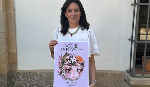 Rebeca Muñoz, delegada de Cultura, presentando esta iniciativa