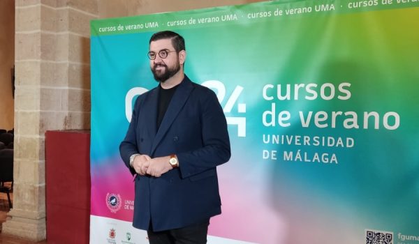 Manu Sánchez, antes de su ponencia en la capilla del convento de Santo Domingo