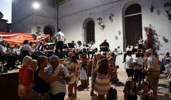 El evento se desarrolló en la Plaza de Andalucía del municipio serrano.