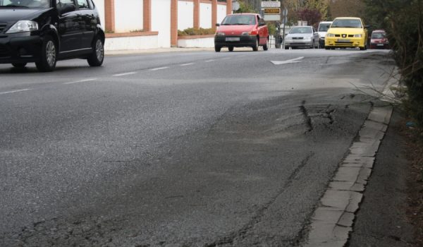 Imagen actual del pavimento de la avenida de Málaga.