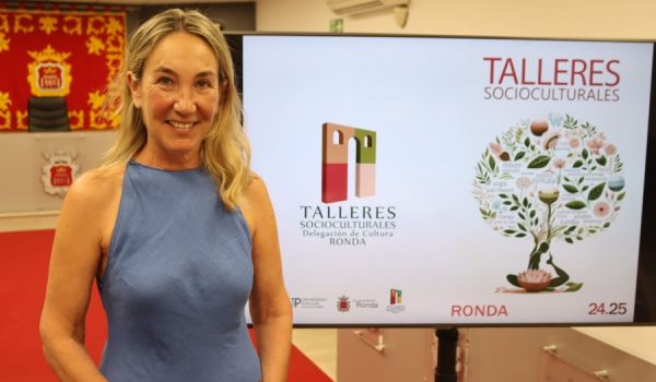 Alicia López, delegada de Educación, en rueda de prensa