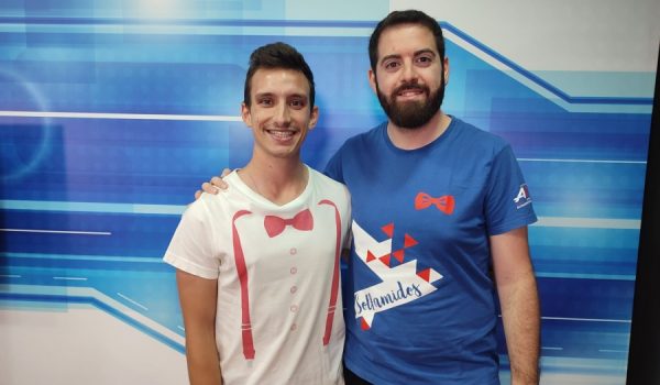 Deme y Sergio Román han hecho un repaso por la historia del grupo en Canal Charry TV.