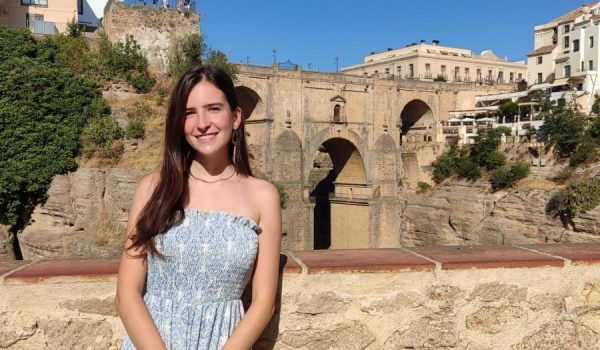 Oya frente al Puente Nuevo