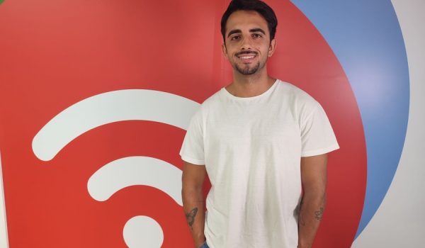 Lòpez en el plató de Charry TV a pocas horas del lanzamiento de la canción.