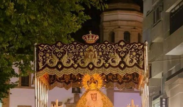 Las bambalinas son obra de las Hermanas Antúnez y datan del S.XIX
