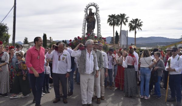 La Virgen portada en andas desde la Pila de Doña Gaspara el pasado 5 de mayo.
