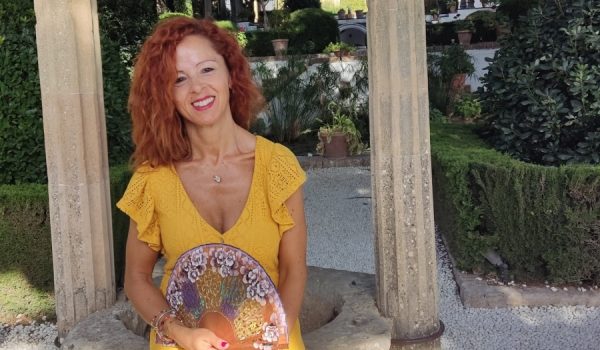 Naranjo posa para esta entrevista en los jardines de la Casa del Rey Moro