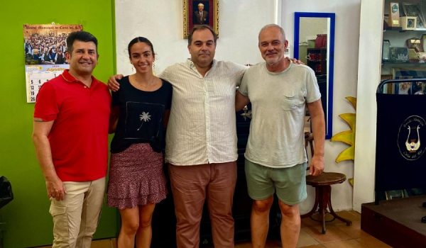 De izquierda a derecha, Juan Carlos Sempere Bomboí, quien dicta el curso de dirección; Alba Martín Aguilar, alumna becada por la banda municipal de Ronda; Jaime Merodio, titular de la Banda Municipal de Música de Ronda y Camilo Irizo, director titular de la Banda Municipal de Coria del Río.