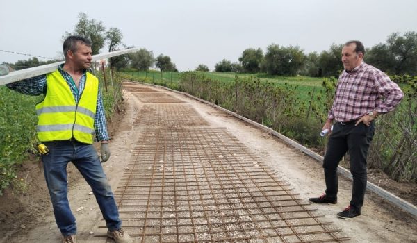 González durante la visita a una actuación realizada en el mes de marzo en el Llano de la Cruz.