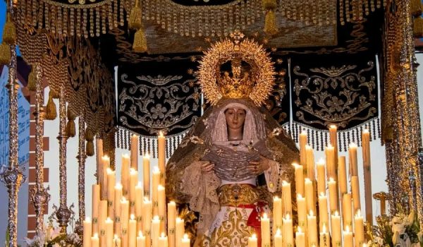 La corona y la diadema de María Stma. de la Esperanza serán expuestas en Sacrum Expo 2024