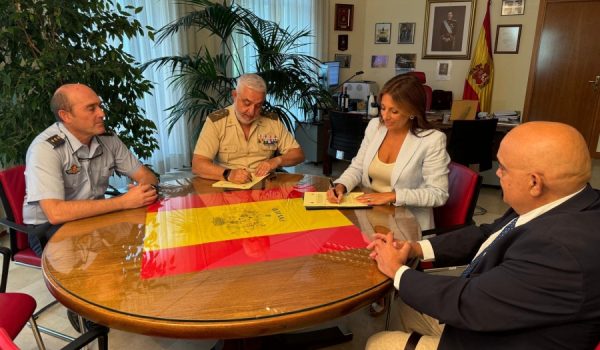La regidora se ha desplazado hasta Madrid esta mañana junto al delegado de Urbanismo.